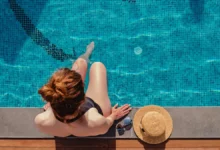 5 pedras para borda de piscina que não esquenta