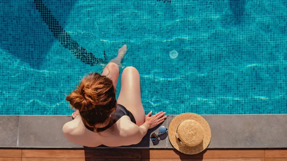 5 pedras para borda de piscina que não esquenta