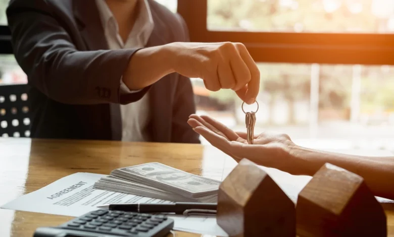 Imobiliária em Pradópolis, com a especialista Michele Salvino, ajudando você a encontrar o imóvel ideal