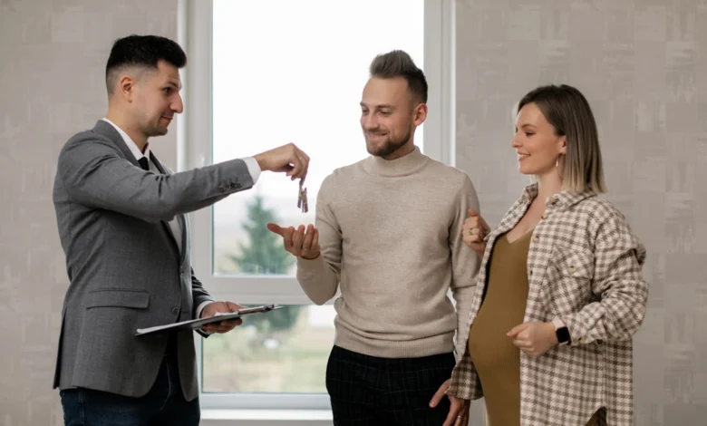 Quer virar corretor de imóveis Veja o que faz, onde estudar e como começar